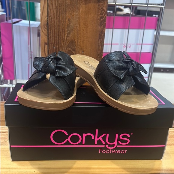 NWT Corkys Black and Tan Bow Trim Slip On Rock the Bowt Sandals - Picture 1 of 4